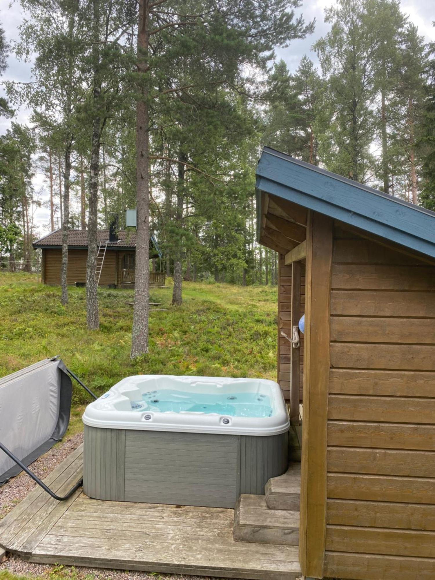 Timrad Stuga I Kanten Av Skogen Med Spa Moejlighet Mullsjö 外观 照片