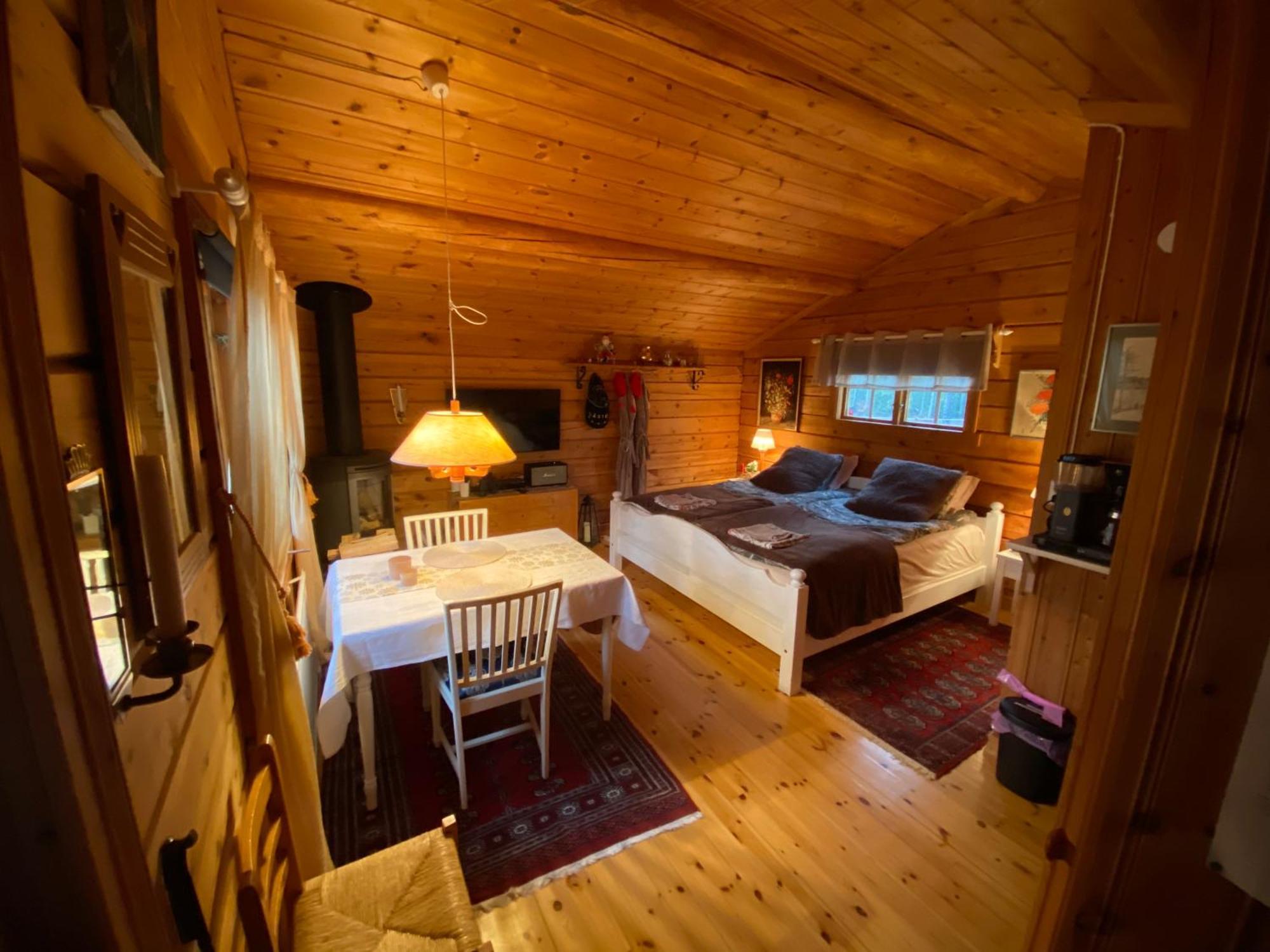 Timrad Stuga I Kanten Av Skogen Med Spa Moejlighet Mullsjö 外观 照片