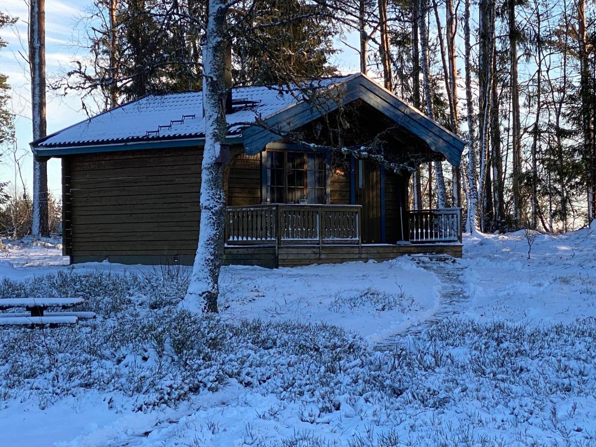 Timrad Stuga I Kanten Av Skogen Med Spa Moejlighet Mullsjö 外观 照片