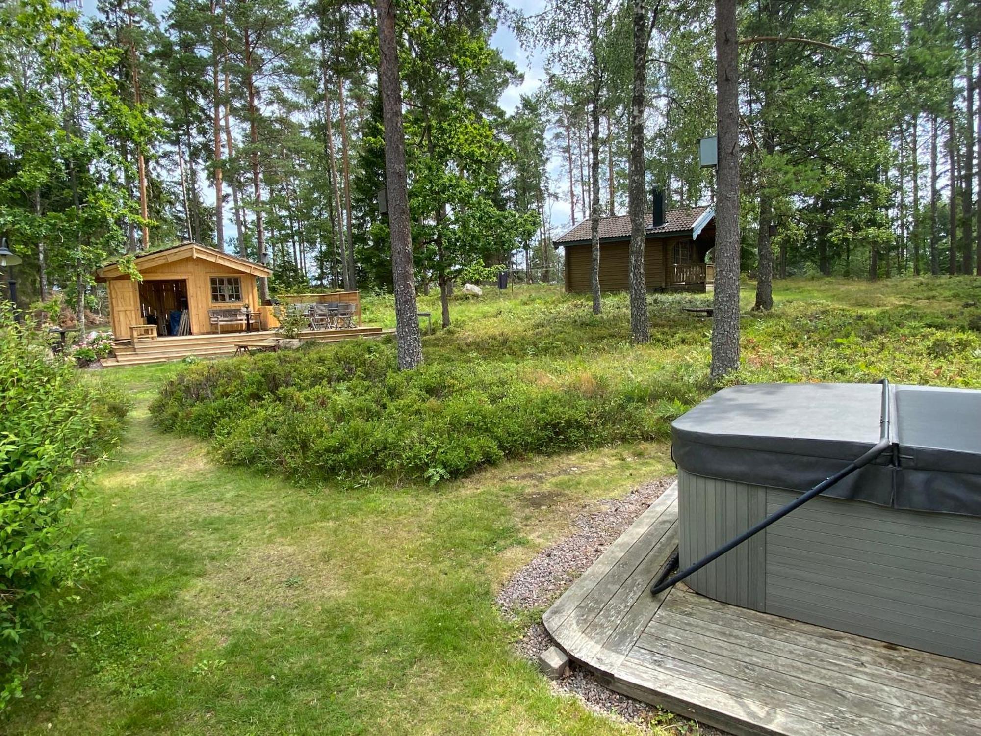 Timrad Stuga I Kanten Av Skogen Med Spa Moejlighet Mullsjö 外观 照片